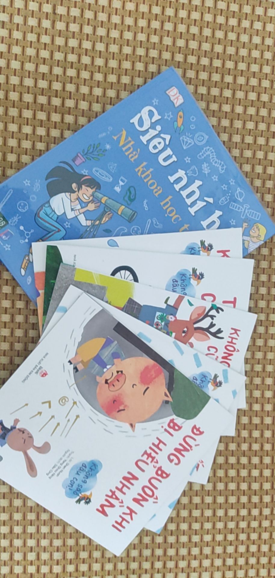 giao hàng nhanh, đóng gói cẩn thận, sách đẹp và ưng lắm ạ