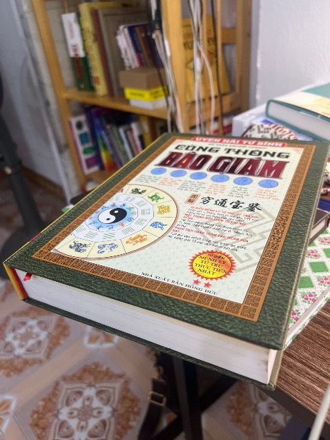 Sách bìa cứng rất đẹp, viết phân tích rõ ràng, thêm những hình minh hoạ in màu dễ hiểu