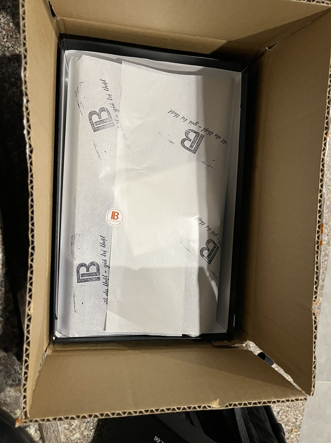 Shop đóng hàng rất an toàn, hộp ko móp méo. Lại còn dc tặng thêm đống đồ. Nói chung là rất ưng, mỗi tội đặt nhầm size do ko quen đặt hàng tiki. Đang nhờ shop đổi size Shop đóng hàng rất an toàn, hộp ko móp méo. Lại còn dc tặng thêm đống đồ. Nói chung là rất ưng, mỗi tội đặt nhầm size do ko quen đặt hàng tiki. Đang nhờ shop đổi size