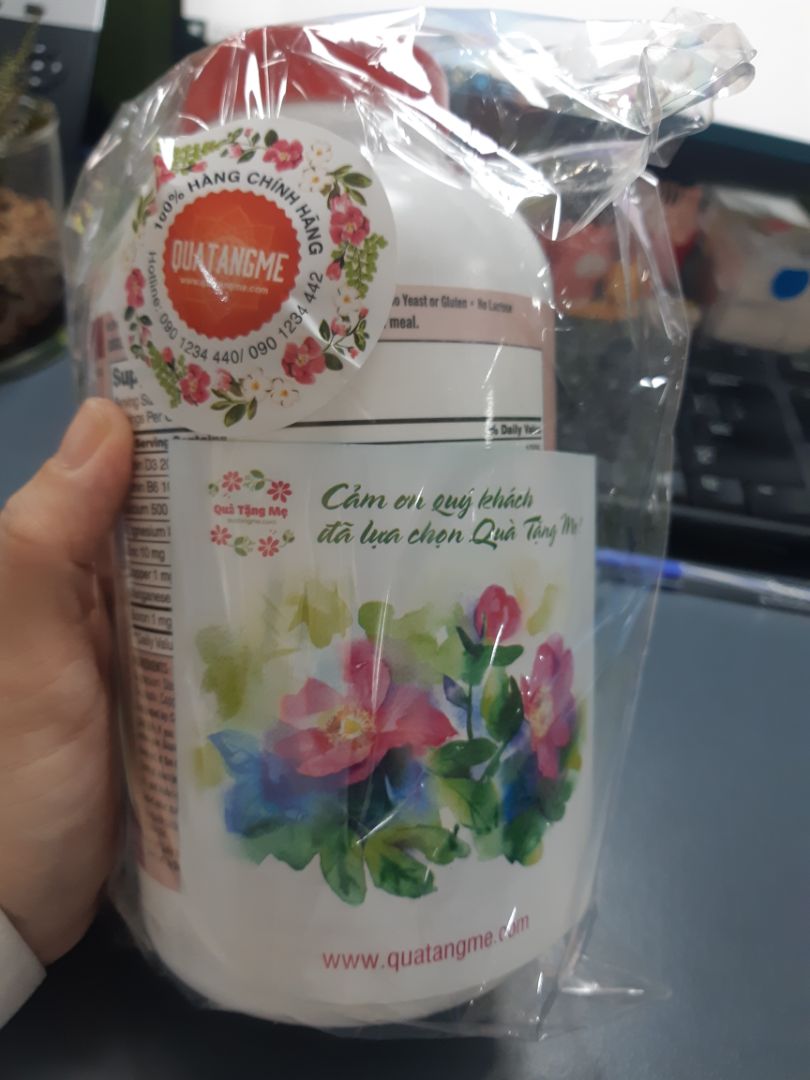 Giao hàng nhanh trong 2 giờ. Có tờ giấy cảm ơn, có thông tin bằng tiếng Việt kèm theo. Mình không thấy nắp chai được bọc nilon, mở niêm phong bên trong thì thấy còn nguyên. Chưa uống nên chưa rõ có tác dụng không.