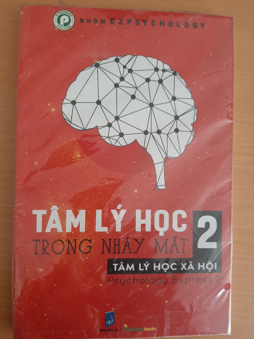 Tiki vui lòng giúp em giải quyết trường hợp này. Em mua cuốn  Tái bản bìa màu trắng, nhưng nhận được sách lại là cuốn màu đỏ.
Em đang sưu tập trọn bộ cuốn tái bản, nhưng nhận được hàng lại như vậy nên khá thất vọng.