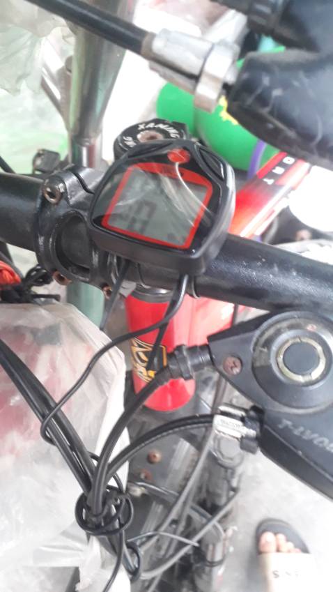 Dùng ok, nhìn ngầu và giúp mình biết km/h mà ko cần nhìn xe ngta và mấy cái chế độ khác nói chung là ok, 4,9⭐