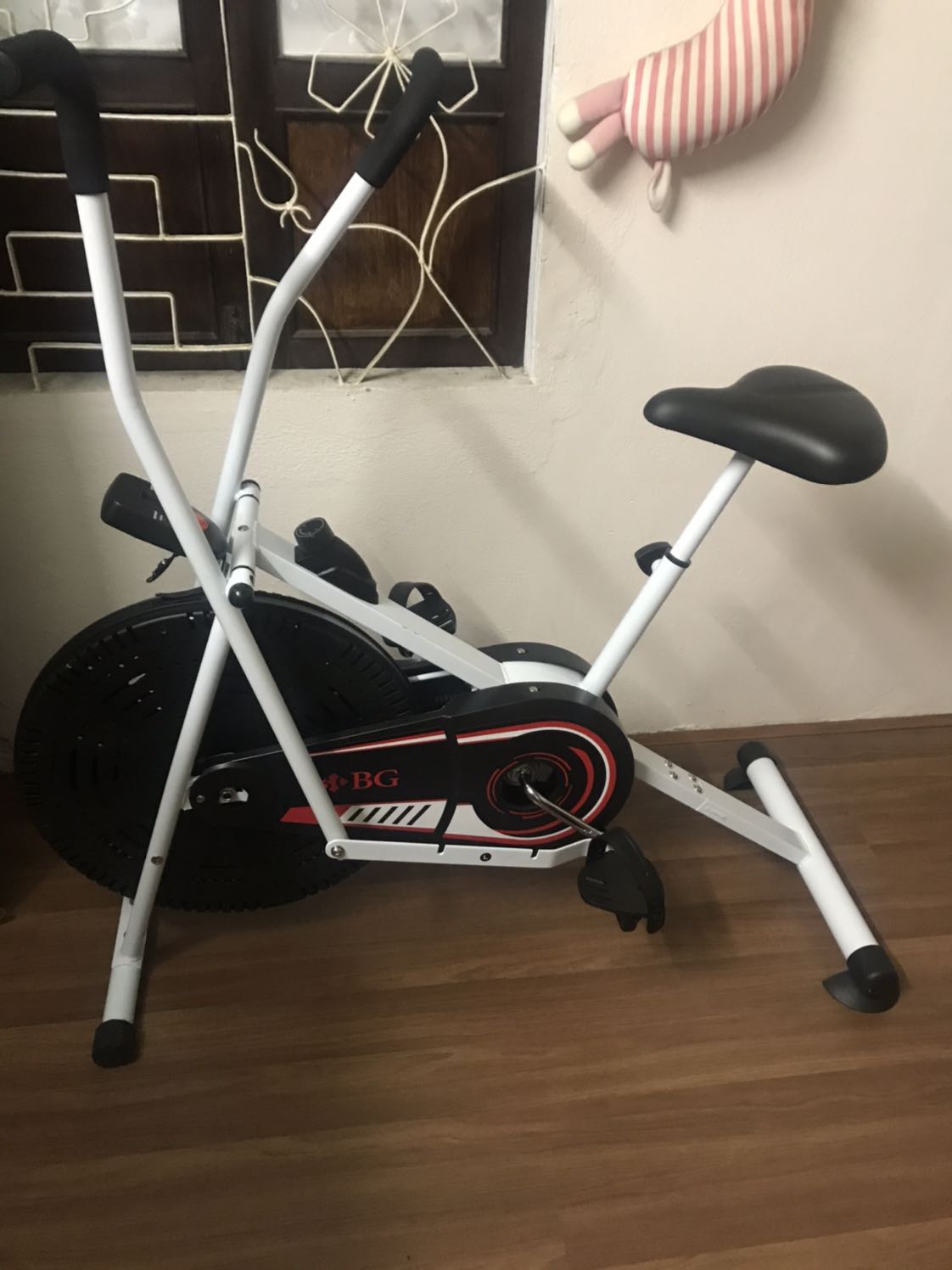 Giao hàng nhanh, dễ lắp ráp. Phù hợp vận động nhẹ nhàng. Đạp hơi có tiếng kêu nhưng vẫn ok trong tầm giá.