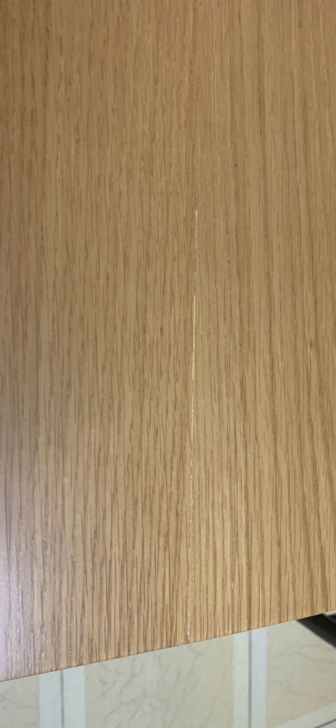 Bàn đẹp. Tuy nhiên bị lỗi kỹ thuật 1 xíu. Do bận quá nên mình k kiểm hàng kỹ trc khi nhận. Hiện tại xài ổn. Chưa bk thời gian thì có bị bong tróc gì do thấm nước hay ko. Mn mua nên cân nhắc do chất liệu mdf phủ