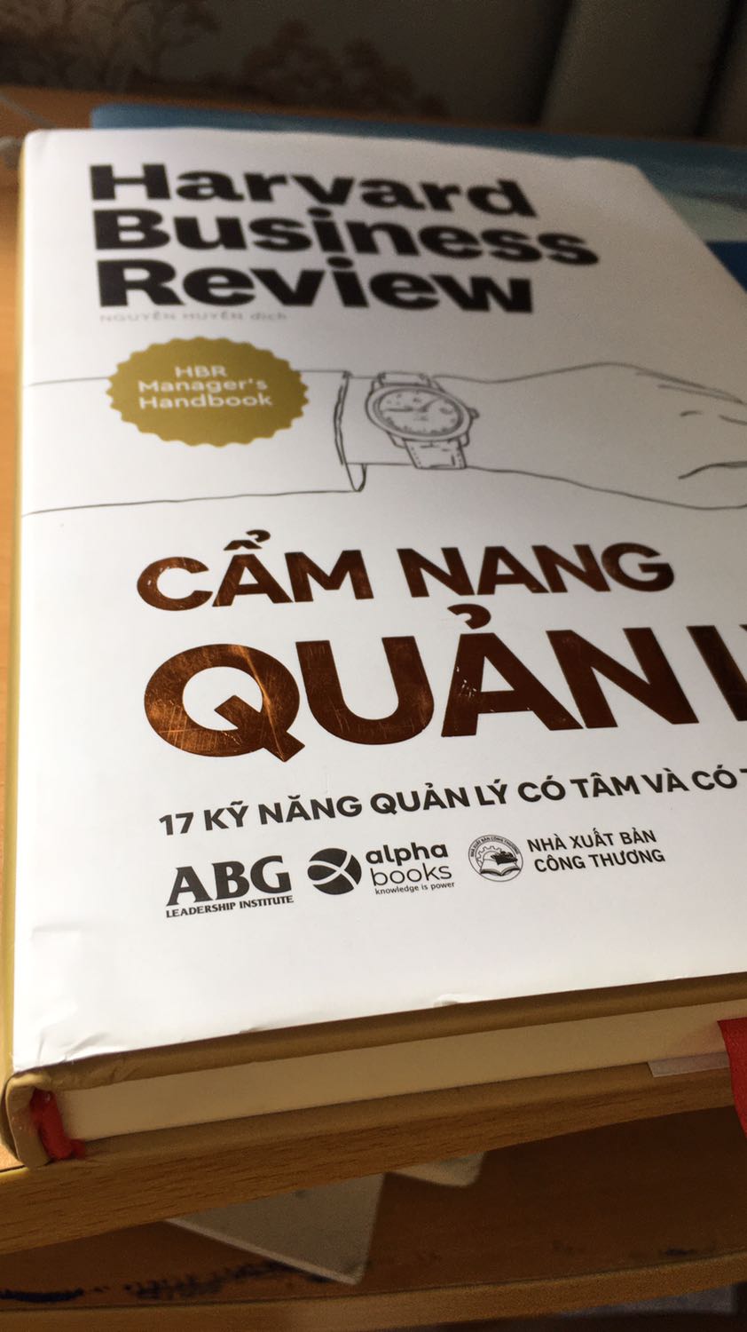 Đáng lẽ sẽ là 5 sao vì giao hàng rất nhanh nhưng sách của mình bìa giấy bên ngoài bị dơ, sờn, trầy phần chữ, bị gãy bìa cứng. Mình là người rất kĩ trong việc bảo quản sách nhưng sách mới mua đã như thế này thì hơi thất vọng bên phía nhà sách! :)))