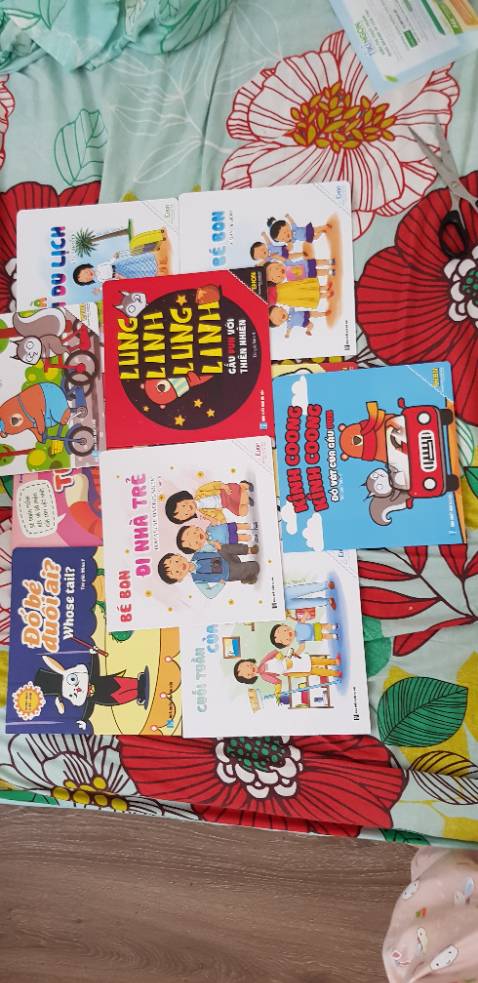 Tiki giao hàng nhanh, đóng gói đẹp đủ sách, tuy nhiên 3 quyển cảm nhận âm thanh thì không có song ngữ