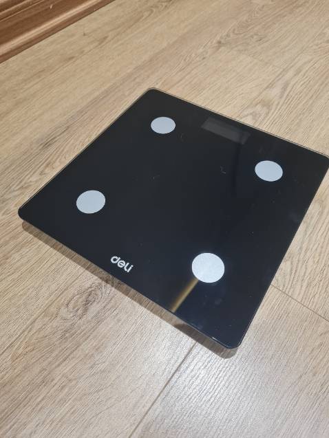 Đóng gói cẩn thận, giao hàng nhanh. Cân kiểu dáng đẹp, hoàn thiện tốt, hơi nhỏ so với tưởng tượng. Số hiển thị dễ nhìn, cân 1 lần là ra số ổn định luôn (có nhiều cân điện tử phải đứng lên 2,3 lần mới ra số chính xác)