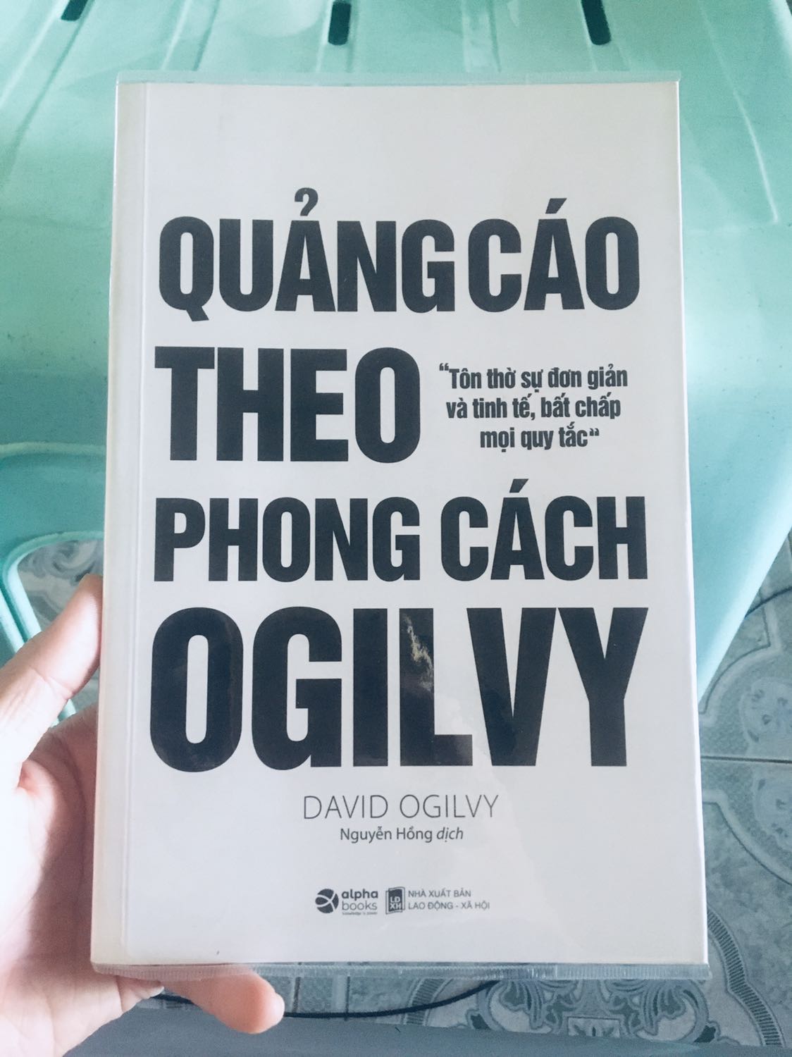 Hài lòng vì:

- tiki giao nhanh, trước hẹn 1 ngày
- freeship
- chất lượng sách nhận được rất tốt: sách mới 100%, đẹp.
- sách in màu
- bọc sách bookcare cẩn thận, đẹp, vừa vặn

Nói chung, dịch vụ mà tiki cung cấp mình rất hài lòng.

Nội dung sách thì mình chưa đọc nên không bình luận.