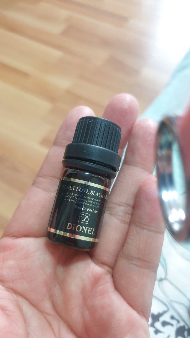 hương dễ chịu.
nhưng nhớ xịt ít thôi khoảng 2 giọt
nhiều quá sẽ nồng