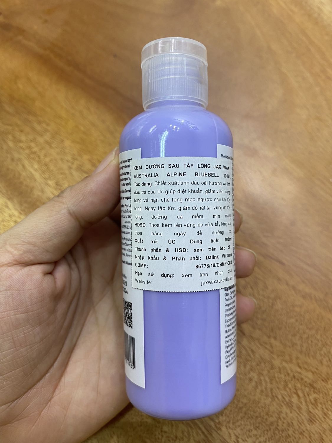 Lỏng, dễ thấm, dịu da.