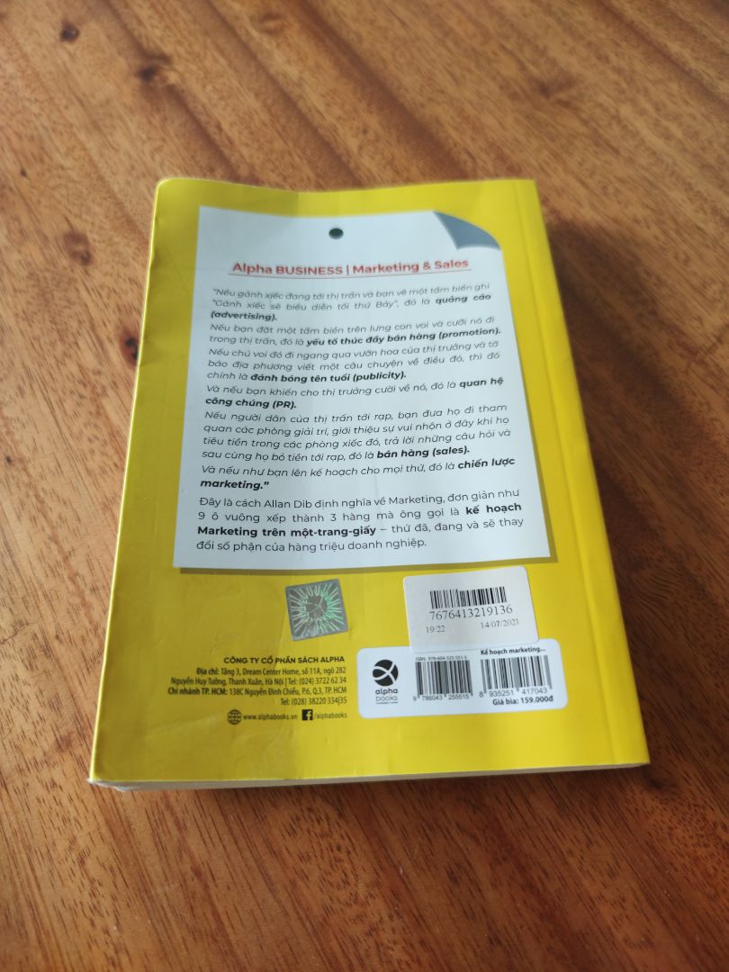 lần đầu rate thấp vì trải nghiệm mua hàng thật sự tệ. đặt lần 1 từ 11/8 đến 18/8 đơn bị hủy k hề biết, đến khi gọi đt lên tổng đài thì nhân viên bảo đơn bị hủy (mà đơn vẫn trong trạng thái đang vận chuyển). Mình thông cảm vì dịch nên có thể vận chuyển khó khăn, đặt lại đơn từ đầu t9, chỗ mình lúc đó có thể giao nhận hàng ok r mà mất 1 tháng mới nhận được đơn, đã vậy mở box ra thấy sách bị ntn, thực sự thất vọng với tiki và cách xử lí khiếu nại của tiki
