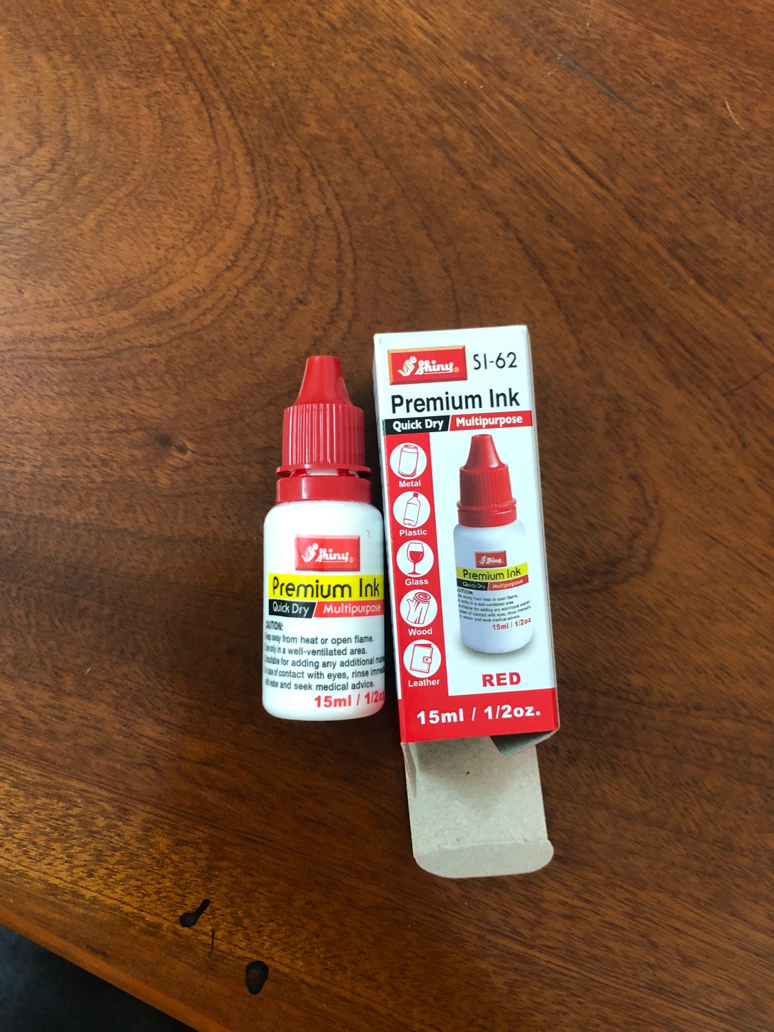 Trên hình chai màu đỏ gửi cho mình chai màu trắng, mình cần loại mực dầu để đóng mộc không bị trôi. shop liên hệ lại đổi hàng giúp mình Trên hình chai màu đỏ gửi cho mình chai màu trắng, mình cần loại mực dầu để đóng mộc không bị trôi. shop liên hệ lại đổi hàng giúp mình