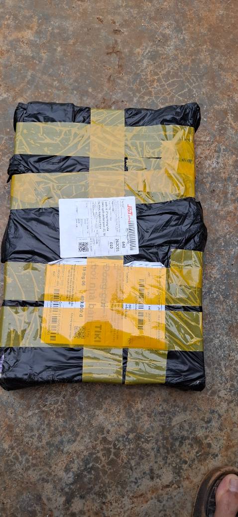 Chất lượng tốt đường may kỹ đẹp bền hay k thì chưa biết nhưng là khuy cài nêu là dây kéo thì tốt hơn