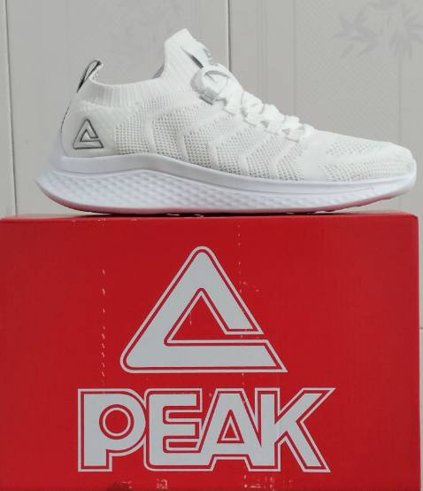 tuyệt nhg size có vẻ kỳ kỳ - mua 41 rộng - giờ mua 39 vẫn rộng y chang