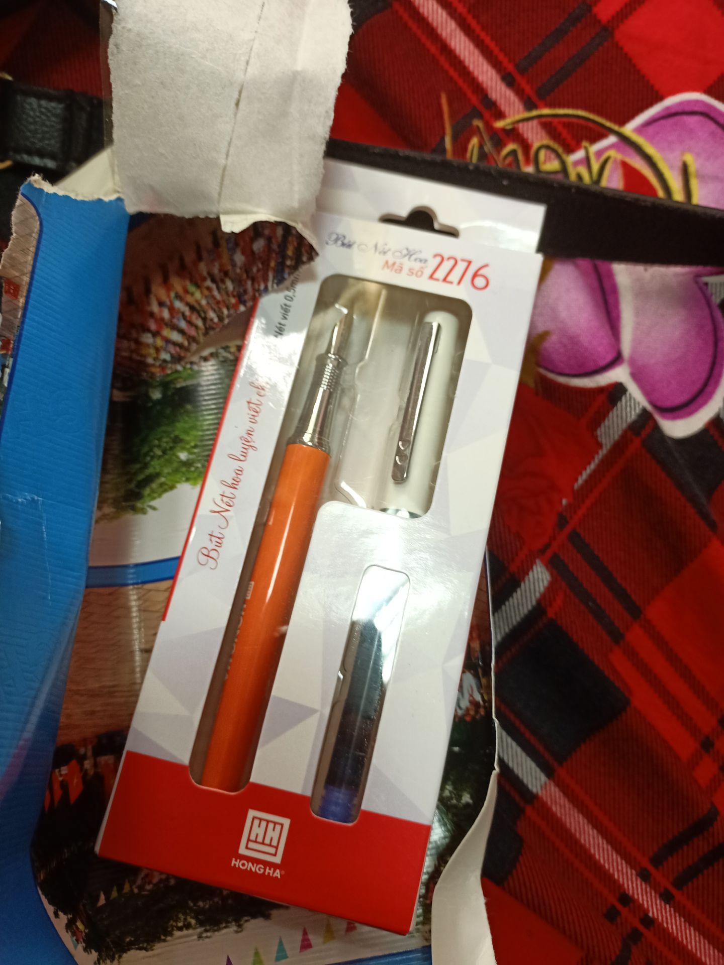 đặt 2 cái mà thấy giao 1 chiếc