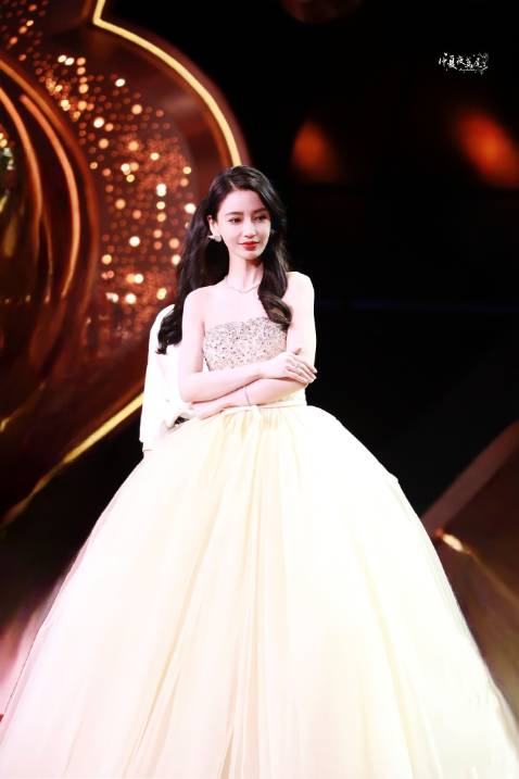 đẹp, k bị vụn. Ai fan bọt biển như t thì mê lắm