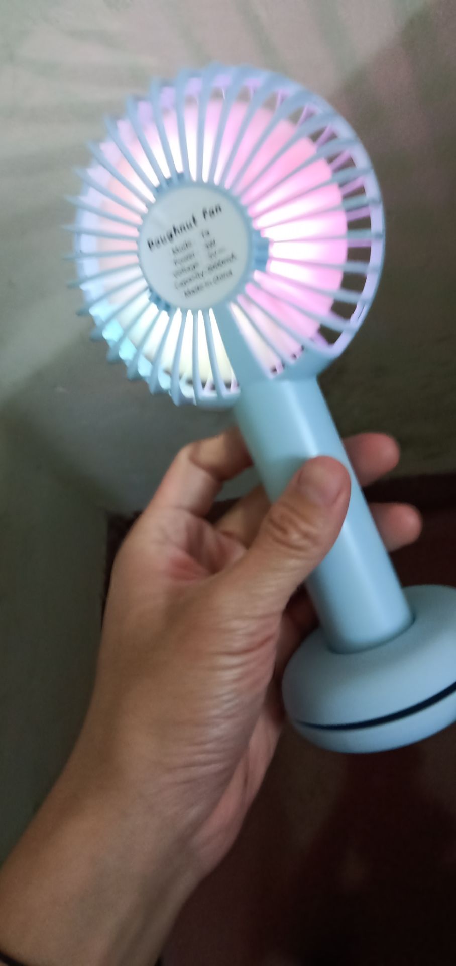 Trông bé tí mà thổi mạnh phết :))) có hẳn hai chế độ với cái đèn led trông xinh thật sự. Hàng đóng gói rất cẩn thận, vận chuyển còn chưa đên 24 tiếng ship đã gọi rồi. 10 điểm cho shop ❤