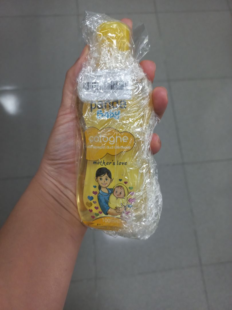 nước hoa thơm mùi phấn. chai nhựa k phải sành nên an toàn cho nhóc ở nhà. săn khuyến mãi giá tốt. rất đáng mua đó các bạn