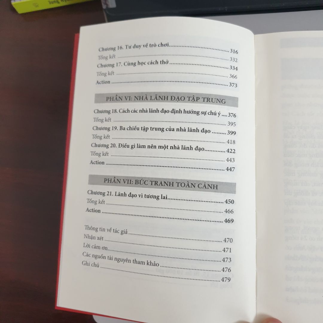 Cuốn sách hay nên đọc. Tác giả biết cuốn sách là tay bút gạo cội của New York Times về lĩnh vực tâm lý và khoa học. Cuốn sách được tổng hợp từ nhiều nguồn, đặc biệt là các nghiên cứu chuyên sâu về não bộ con người đã được công bố. Nêu bật lên giá trị to lớn của sự Tập trung đối với con người trên mọi lĩnh vực của đời sống. Qua đó soi chiếu những người thành công, những nhà lãnh đạo nổi tiếng về phong cách làm việc của họ.
Người đọc sẽ học được nhiều thứ để điều chỉnh bản thân. Định hướng lại mình, xem xét lại mục tiêu và tìm ra cách thức để đạt được mục tiêu trong tương lai gần. 
Sách viết dễ hiểu, dễ đọc, lôi cuốn.