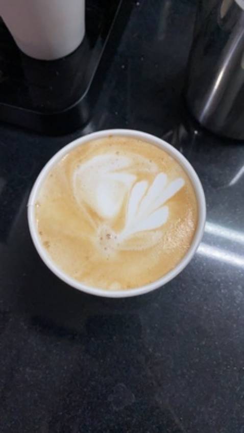 Sản phẩm đóng gói rất kỹ.  Hàng chất lượng. Máy dùng tốt. shop tư vấn nhiêt tình.
Máy Espresso Delonghi tuyệt đẹp, rất hài lòng...ly Capu cực thơm.ngon. tks shop