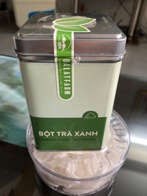 Hộp thiếc đẹp , thuận tiện khi sử dụng. 
Giao hàng rất đúng hẹn. 
Hạn sử dụng dài ngày. 
Chất lượng chưa sử dụng , hy vọng sẽ tốt đẹp , để tiếp tục mua sản phẩm này.