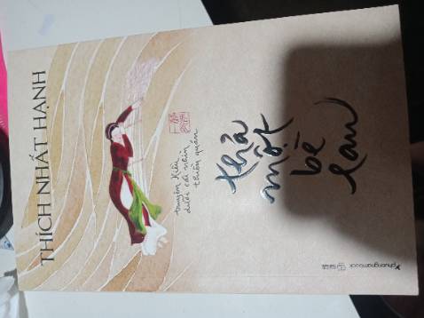 Sách bị dơ vs gãy như ai đọc qua r vậy. Mua nhìu lần nhưng đây là lần đầu tiên. Hơi thất vọng