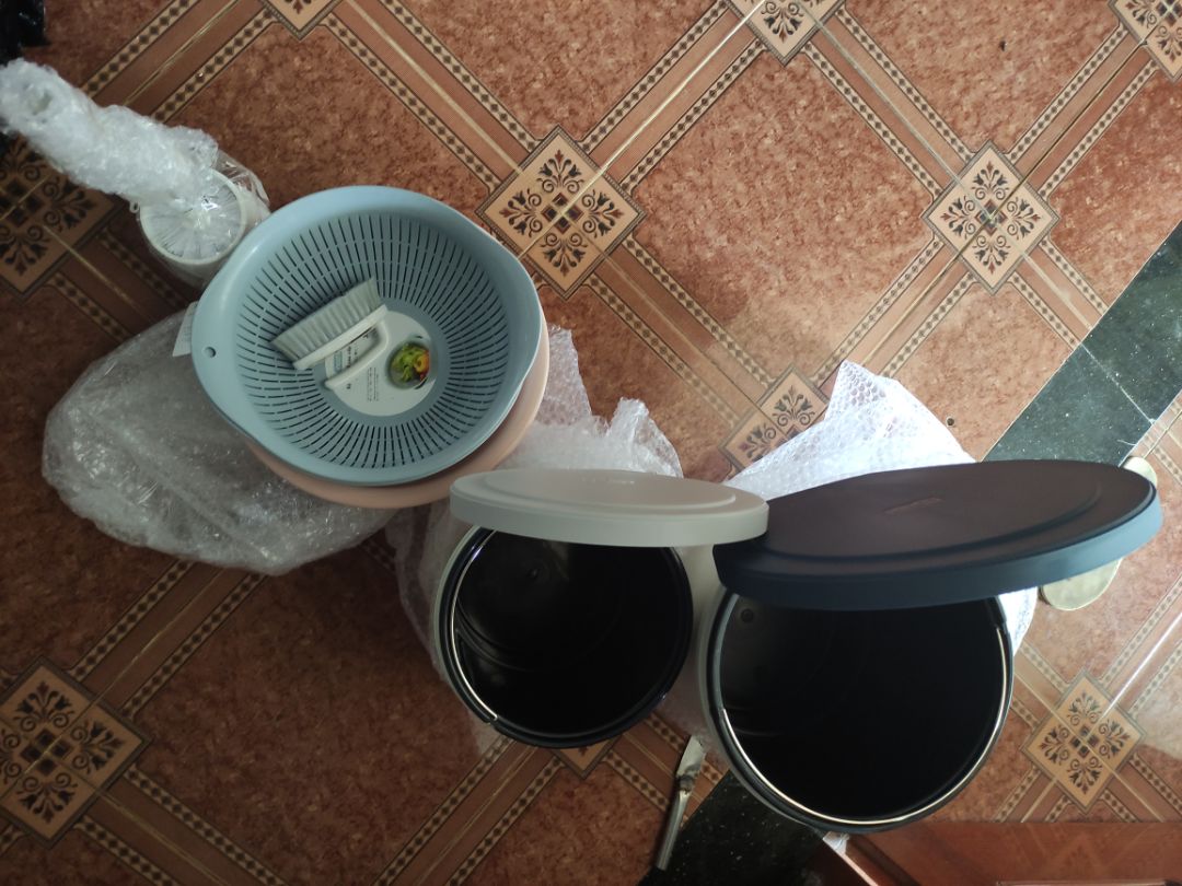 Nhựa hơi mỏng, phần chân đạp hơi ngắn tụt vào trong, còn lại ok