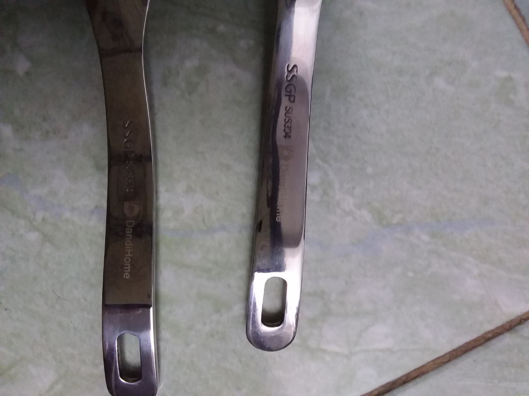 Thấy kỳ kỳ. Có cái đóng thêm chữ SSGP, cái thì không.. .
Một là có gian, hai là có cái hàng loại 2