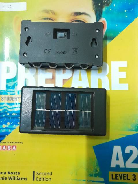 Hôm nay chưa kịp phơi nắng nhiều. Mình mua thử trước 2 em xem khả năng chịu mưa và độ sáng thế nào để dùng cho nhà trong rừng. Nhỏ gọn dễ thương có thể cầm trên tay, đặt ở bệ cửa sổ. Nếu ổn mình sẽ mua thêm mấy cái nữa.