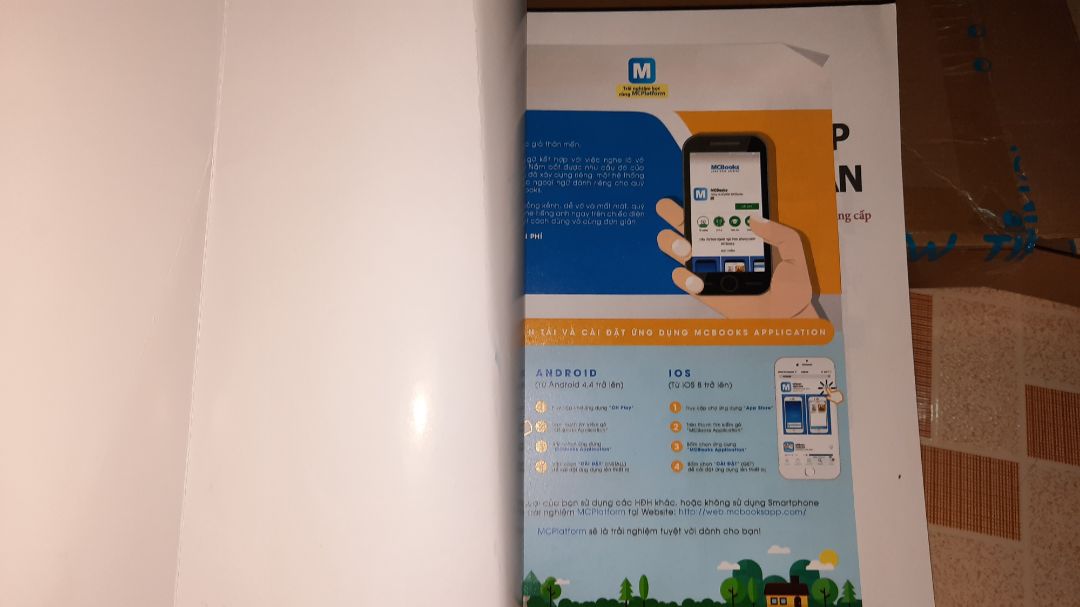 Hộp đựng ko có vấn đề nhưng bìa sách lại bị trầy xước, bẩn, bị gãy bìa và rách góc. Thật thất vọng khi bỏ ra 1 số tiền ko nhỏ để mua sách mà lại nhận được 1 quyển sách như vậy. Chưa cần bàn đến nội dung, nhưng vừa cầm trên tay quyển sách mới mà có bìa như vậy thì mất cả hứng học. Trong khi cuốn sơ cấp lẫn cao cấp mình mua bìa quá ok, cầm lên đã thấy muốn học rồi. Còn cuốn này cầm lên chỉ thấy rất bực bội và chán nản, muốn quăng vô xó. Không biết chủ shop và Tiki có kiểm tra chất lượng sản phẩm để giao cho khách hàng không ?! Chứ làm kiểu này khiến mình rất thất vọng về sự chuyên nghiệp của shop và Tiki.