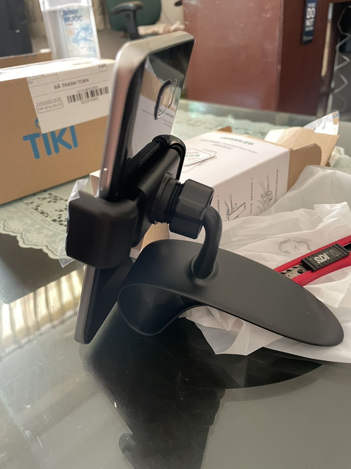 sử dụng sản phẩm Ugreen từ lâu và lần này cũng không làm mình thất vọng, nhà cung cấp đóng gói cẩn thận, sản phẩm sau khi mở ra đảm bảo mới như hình. Chưa lắp lên xe nên cần thời gian trải nghiệm xem mobile sử dụng khi dẫn đường trong hành trình xa thì độ bám chắc như nào nhưng tổng quan chất lượng sản phẩm tốt và nhà phân phối đáng tin tưởng.