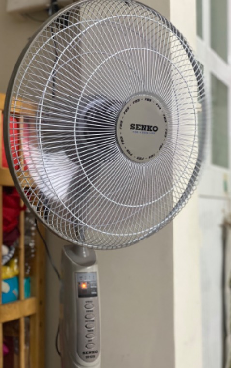 Hàng giống mô tả
Giao hàng nhanh
Dễ ráp
Mép nối có chỗ hở nhưng có thể chấp nhận được