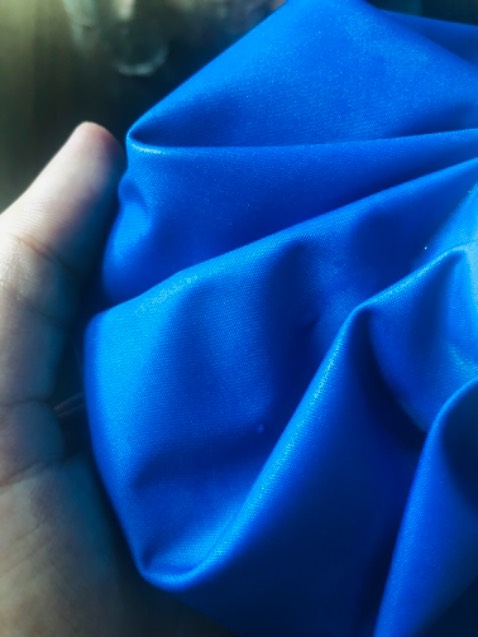 Mình cho đá lạnh vào chườm được 5 phút, thì ướt sũng hết cả cái túi như hình.