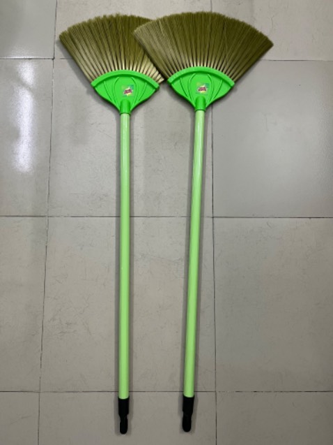 Chổi chất liệu tốt, gia công chắc chắn, thẩm mĩ cao. Quét sạch rất ưng ý. Mình mua từ 3M Official