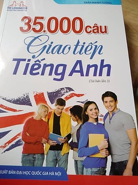 Nội dung sách ổn nhưng về việc tải file nghe thì rất tệ. Sau khi lên website của nhà sách , nhập code này nọ các kiểu thì hiện thông báo là code không chính xác( trong khi mình mới mua sách, vừa cào mã code xong). Yêu cầu khách hàng phải liên hệ để xin file. Phần mã code để quét bằng smart phone đưa tới link trên youtube. Các bài nghe trên đó liên tục từ unit này sang unit khác và không đầy đủ, bị thiếu một số unit.