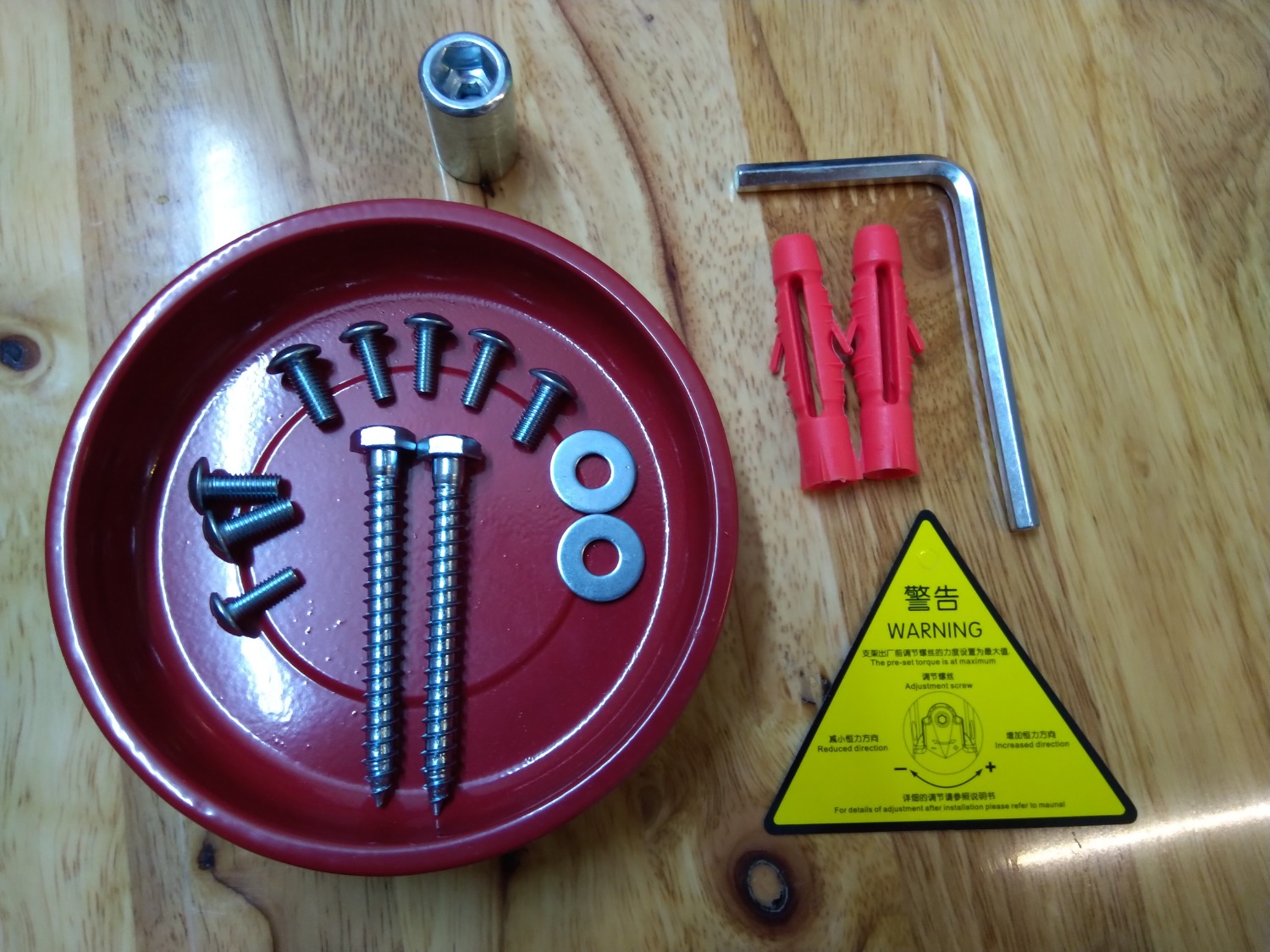 Vesa mouth nhỏ gọn, các khớp xoay cực kỳ chắc chắn luôn.
Catalog có tiếng việt nhưng mà là vài dòng cảnh báo gì gì đó thôi. Hướng dẫn lắp ráp bằng hình ảnh cũng dễ.