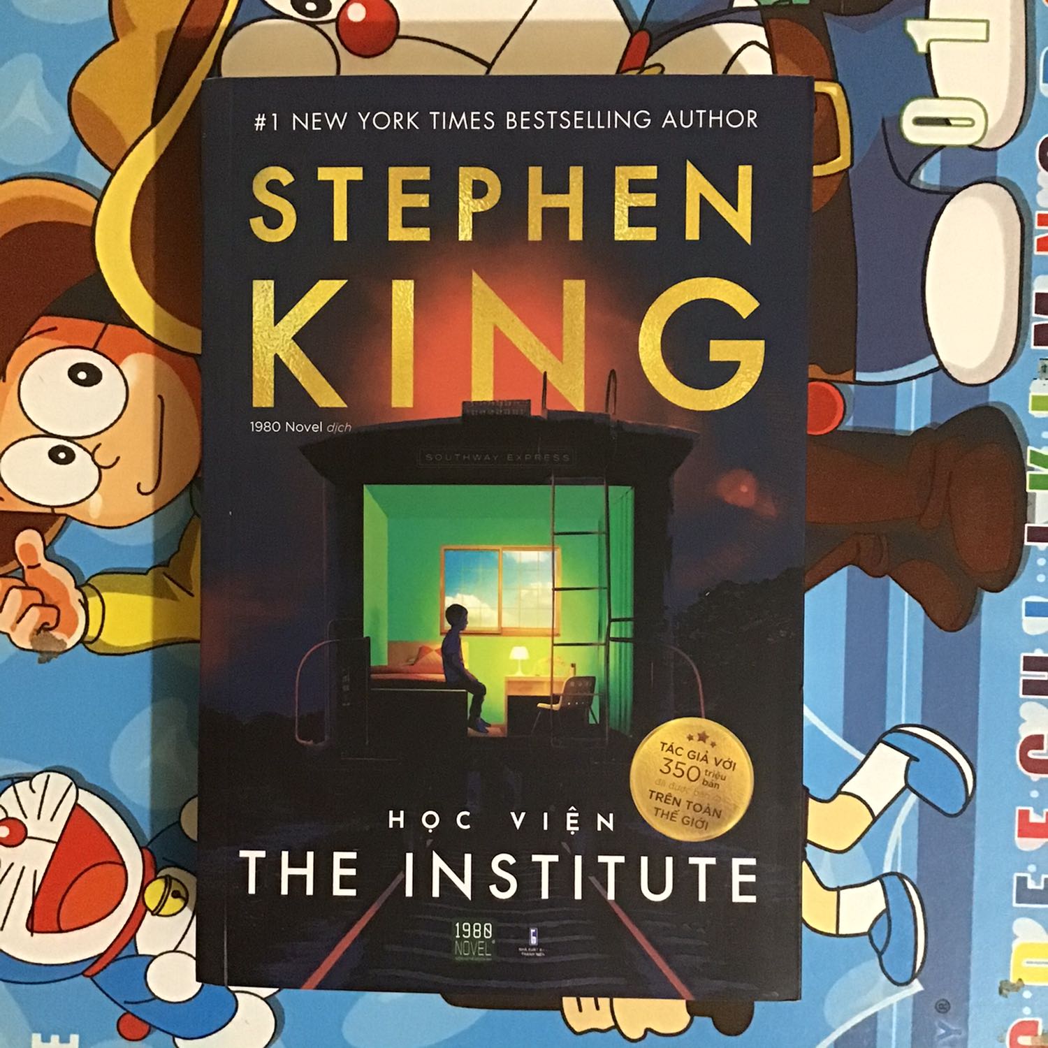 Tiki vẫn đóng sách như thường lệ,cuốn này to dày vừa khít hộp nên khi nhận hàng mình khá lo lắng bị móp,rất may k bị sao,chỉ hơi quăn chút gáy nhưng chắc do bảo quản chứ k phải do vận chuyển. Cuốn này là một trong những cuốn ít giảm sâu,nên khi giảm 50% lại kết hợp mã giảm 20k/ đơn 119k của ngày thứ 2 ngày hội bookclub nên mình hốt luôn,tính ra cũng giảm đc trên dưới 60% thế này là ổn