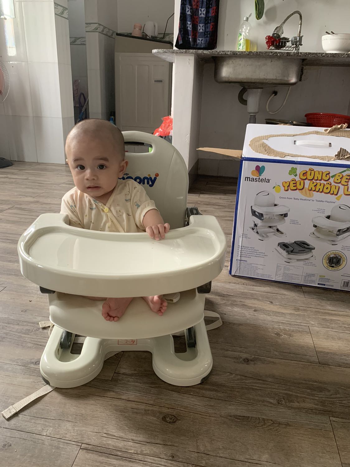 Rất ưng ý. Đóng gói chắc chắn. Con ngồi 1 nên không bị đổ. Giao hàng nhanh Rất ưng ý. Đóng gói chắc chắn. Con ngồi 1 nên không bị đổ. Giao hàng nhanh