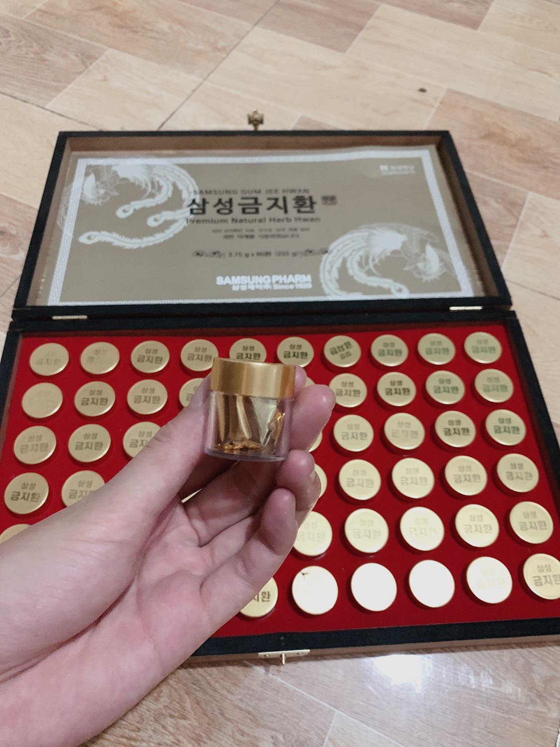 - Giao hàng nhanh hơn dự kiến. Hàng chuẩn auth mình đã *** kĩ. Giá lại bao tốt hơn thị trường
Để thử sử dụng xem hiệu quả như nào sẽ đánh giá sau..  5 sao cho dịch vụ và hàng chuẩn ??