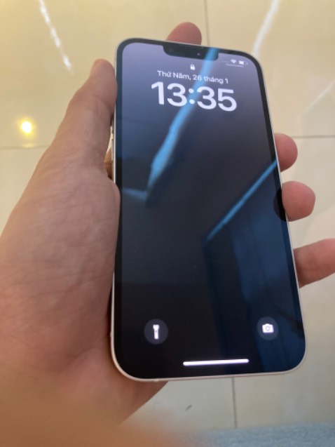 Hết xẩy nha anh chị em! Camera đẹp, màn hình siêu đẹp, cầm gọn không nặng tay, màu trắng cũng đẹp cực! Tiki giao nhanh hết hồn, giao hàng giá trị có mã OTP nhận rất yên tâm, hộp cũng có chống sốc đầy đủ. Nói chung mua Tiki rất sướng!