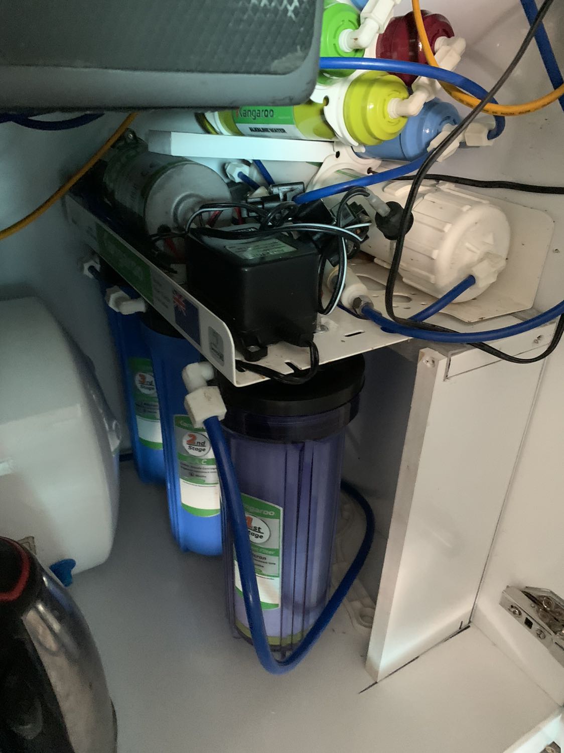 Thời gian giao hàng của shop phải nói là nhanh chóng. Mình rất hài lòng về điều này. Sản phẩm thì giống như hình. Còn về giá có vẻ cao hơn hẳn những sản phẩm cùng loại khác. Thấy nhiều “lõi lọc nước số 1” do cùng 1 nhà sản xuất shop đang rao bán đều ghi là “chính hãng” nhưng mà giá thì lại mỗi sản phẩm mỗi khác. Nên khuyên mọi người cứ mặt bằng chung mà mua thôi chứ ĐỪNG CHỈ MUA vì nghĩ rằng giá cao là xịn xò! Thời gian giao hàng của shop phải nói là nhanh chóng. Mình rất hài lòng về điều này. Sản phẩm thì giống như hình. Còn về giá có vẻ cao hơn hẳn những sản phẩm cùng loại khác. Thấy nhiều “lõi lọc nước số 1” do cùng 1 nhà sản xuất shop đang rao bán đều ghi là “chính hãng” nhưng mà giá thì lại mỗi sản phẩm mỗi khác. Nên khuyên mọi người cứ mặt bằng chung mà mua thôi chứ ĐỪNG CHỈ MUA vì nghĩ rằng giá cao là xịn xò!