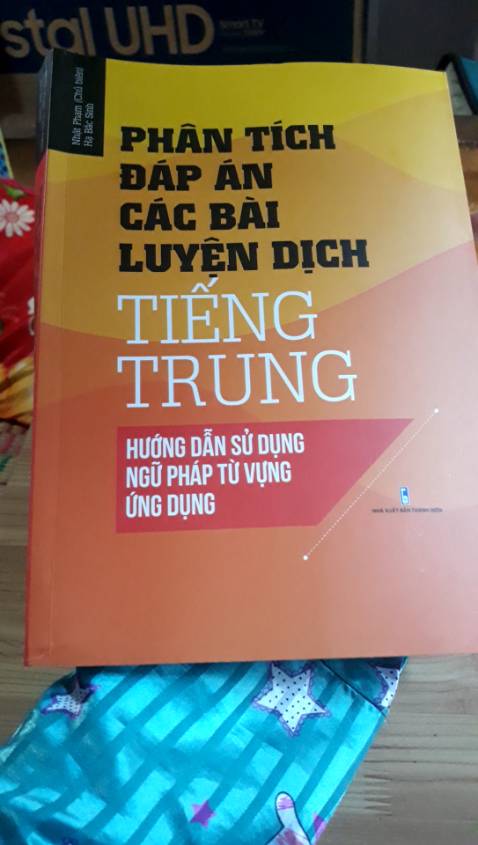 Khi b đọc nhận xét của mình, cá nhân nếu như vẫn đang trong trình trạng không nói được tiếng trung thì nên mua cuốn này nhé, bản thân mua sách phải nói như bị cuồng hầu như sách tiếng trung nào cũng mua xem hay đọc thử qua nhưng mãi vẫn không nói tự ráp đc câu tử tế ,dù đã có vốn từ tương đối cho đến khi mua cuốn này tác giả phân tích câu chi tiết thông não hiểu cách dùng hơn hẳn.
