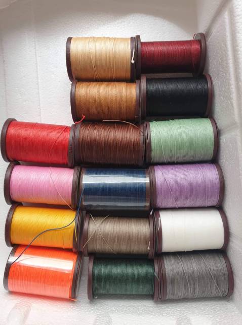 Võng vải ngủ mát, xài cũng xịn, mặc quần mà có đính kim loại coi chừng bị rách. Xin lỗi vì cái hình không liên quan nhưng mà tại vì tui không có hình ảnh của cuốn sách mà cam điện thoại thì đang hư. Sẽ ủng hộ shop lần sau.