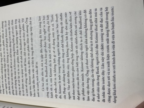 Chất lượng in chưa tương xứng với một cuốn sách thật.