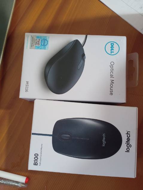 Mua 2 chuột, logitech rẻ hơn mà cắm vào di chuột có vẻ trơn hơn chuột dell. Giá cả phải chăng mà rất ưng, độ bền thì chưa biết, mong sẽ dùng được lâu.