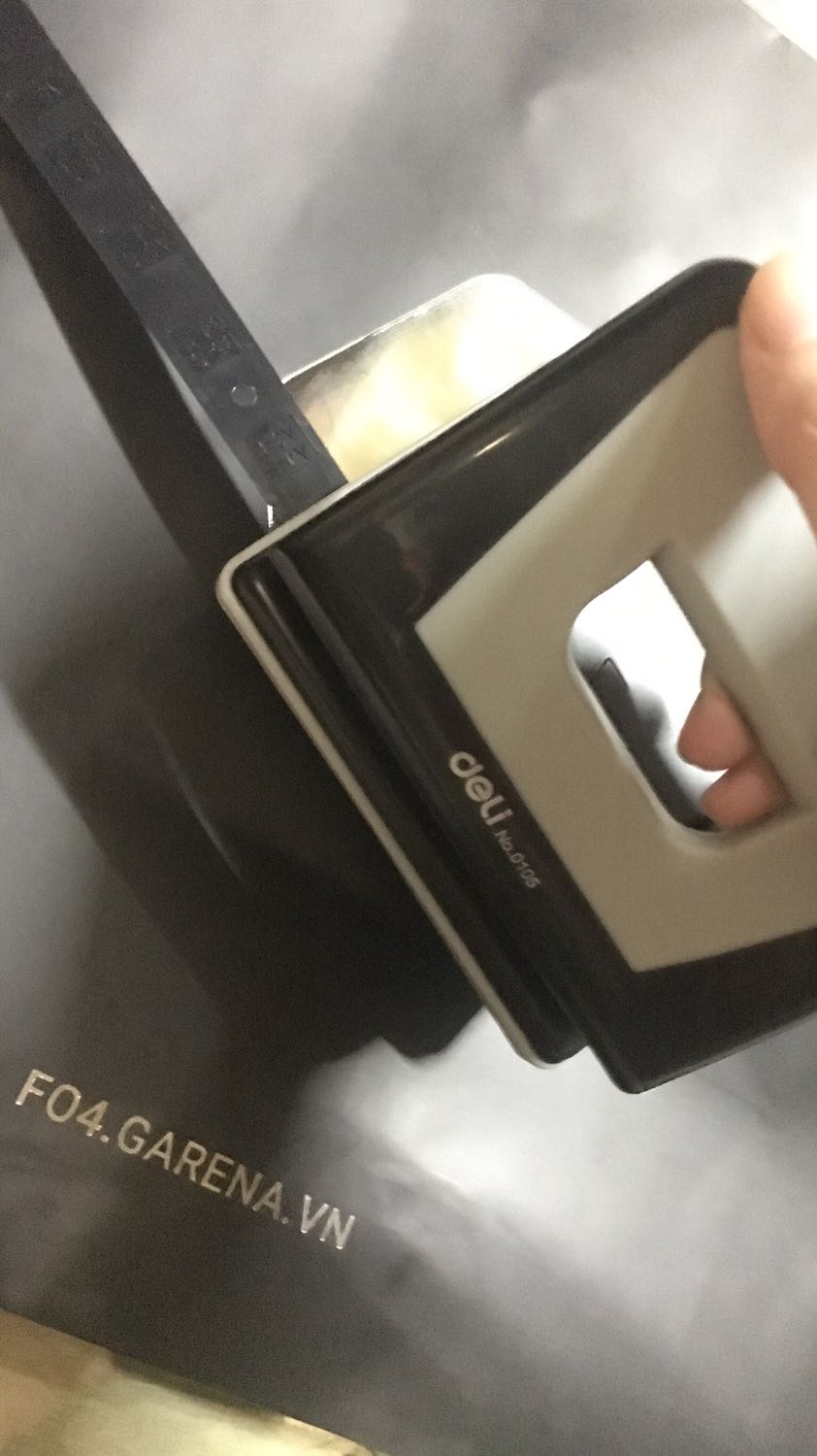 Giao nhanh
Đồ văn phòng phẩm thường mình hay dùng của thương hiệu Deli
Sản phẩm dễ dùng, cầm chắc tay, phù hợp dùng tại gia (ai có nhu cầu đục lỗ số lượng lớn cho mục đích kinh doanh nên mua loại máy mấy trăm ngàn tới hàng triệu để khỏi mất công đút giấy ra vào tới lui nhiều lần, vì này giới hạn 10 tờ/ lần thôi :)))

khi đặt mua không được quyền chọn màu nên màu sản phẩm giao ngẫu nhiên