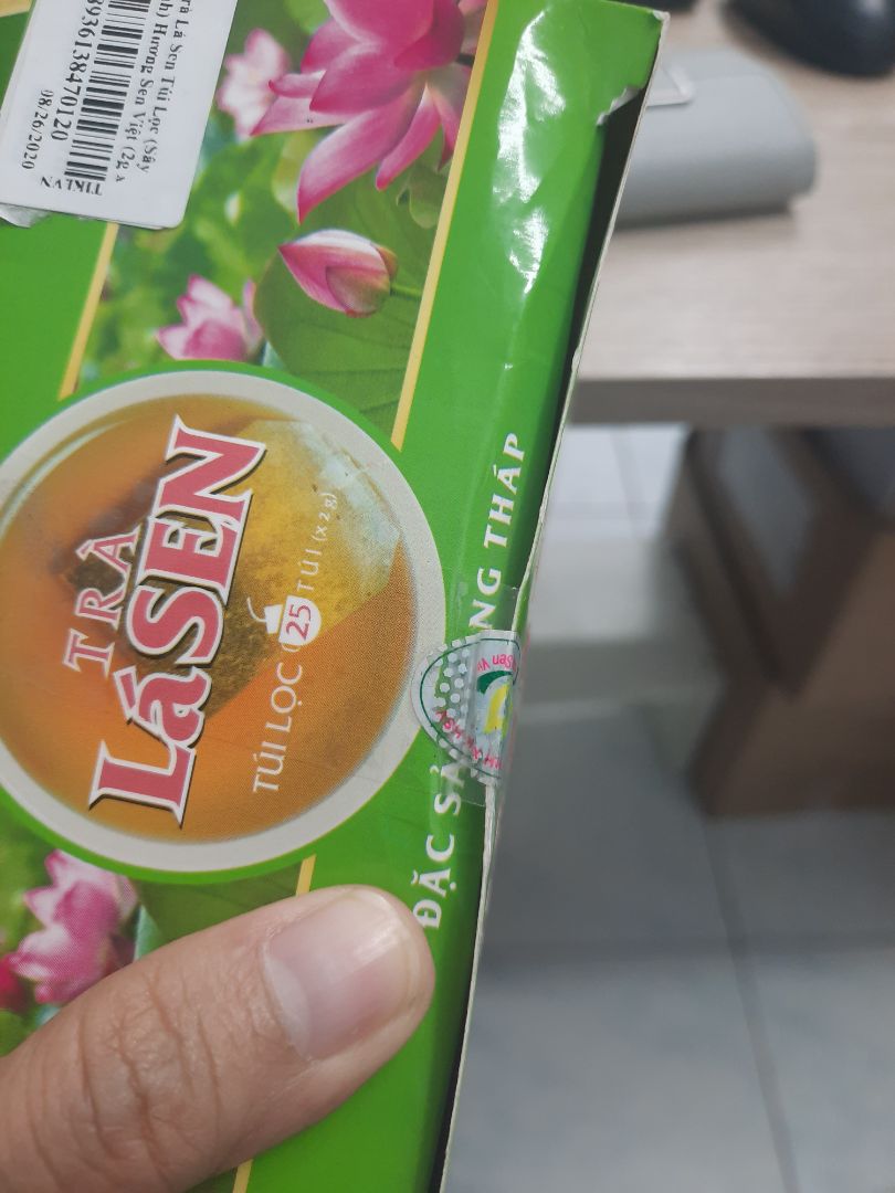 Giao 2 hộp. 1 hộp bao bì kín, ruột ok. 1 hộp ko còn bao nilon bên ngoài, phần tem bị bóc và dán dính lại bằng đoạn băng keo trong. Ruột cũng bị bong đổ như ko còn mới.
Không hài lòng lần này