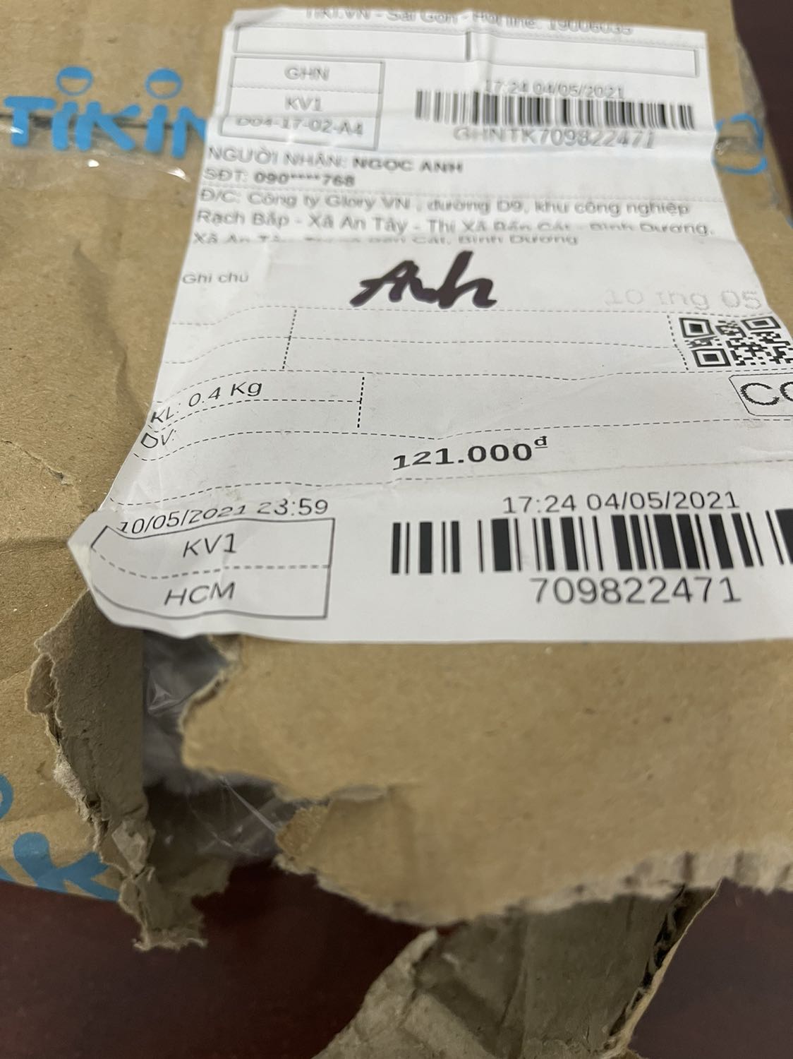 Giao hàng mà rách te tua vậy nè Giao hàng mà rách te tua vậy nè