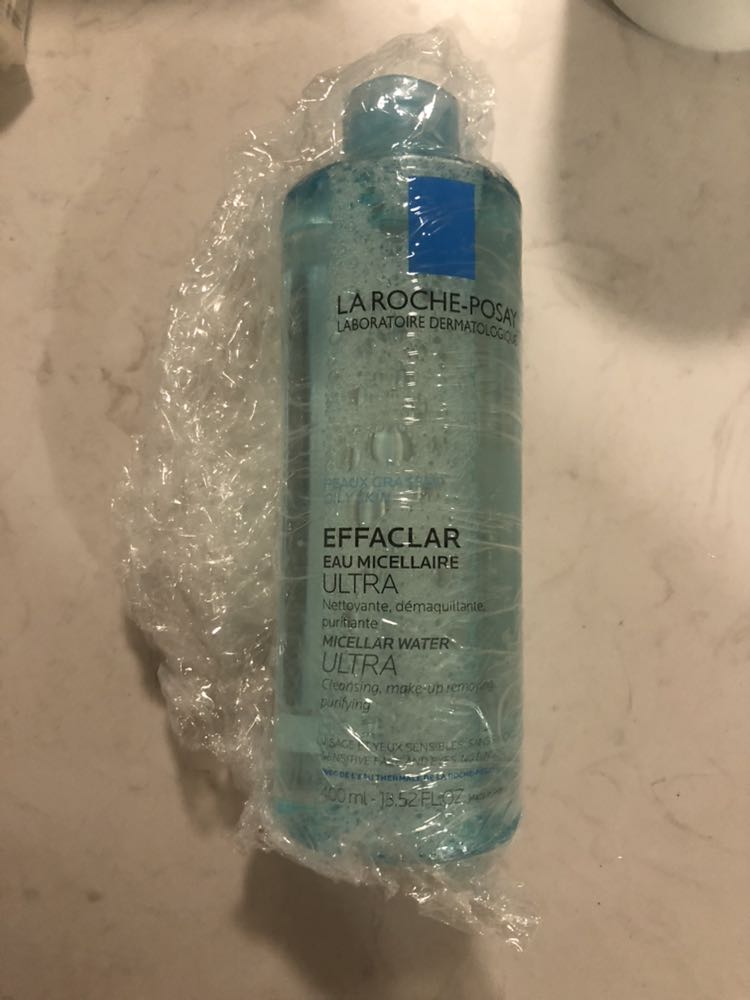 *** đảo. Lúc mình đặt hàng gồm 5 thứ có quà tặng đi kèm (event 11/5) mỗi thứ mà lúc nhận hàng lại nói mình ko chọn quà lúc đặt (bạn nào đặt hàng sẽ thấy 1 món hàng sẽ đi kèm 2 món quà mặc định chứ ko cần phải chọn gì cả). Đơn hàng cũng hơn 2 triệu, số tiền lớn với 1 đơn hàng từ trước tới giờ mình mua nhưng thất vọng về cách làm việc và giải quyết vấn đề của Tiki (lúc mình gọi lên tổng đài các bạn đã ngắt điện thoại để trao đổi bàn bạc với nhau chứ ko có 1 câu trả lời minh bạch ngay lập tức). Thà nói quà hết thì còn được, giờ mình đặt rồi lại nói mình k bỏ vào giỏ hàng là sao? Bao nhiêu món như hình khiến mình thật sự xót tiền. Mọi người cẩn thận nhé.