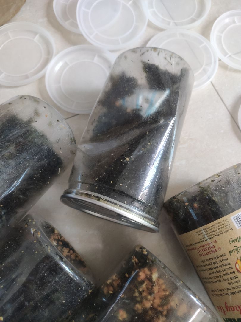 hàng đã nhận. shop gói hàng tệ lăm.đánh giá mấy sao đây. rong biển thj ngon. cungz rẻ. nhưng đóng kiểu đó rồi mất hàng ai chịu. bể ai chịu. thiếc mà móp luôn. cái thùng đóng như k đóng.  thôi cảm ơn mọi ng nha